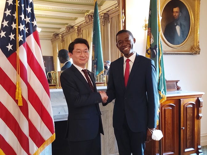 This photo, provided by Seoul's finance ministry, shows South Korea's First Vice Finance Minister Lee Eog-weon (L) posing for a photo with his U.S. counterpart, Wally Adeyemo, ahead of their meeting in Washington on Feb. 28, 2022.