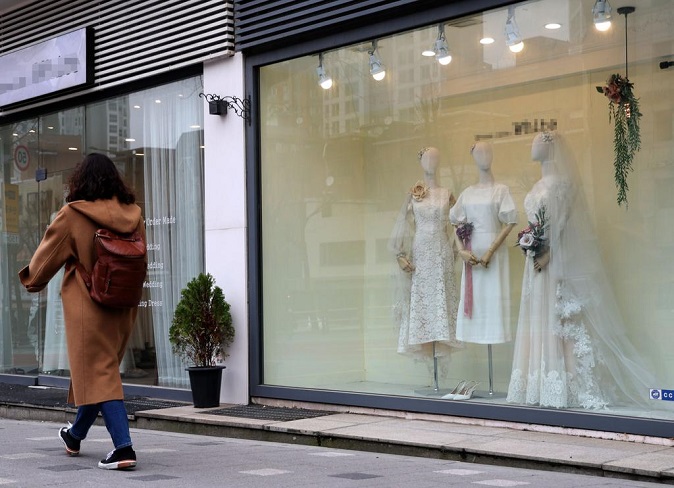 This photo shows a street of wedding dress shops in Seoul on March 17, 2022. (Yonhap)