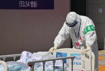 S. Korea’s New COVID-19 Cases Rise to Over 420,000; Critical Cases at Record High