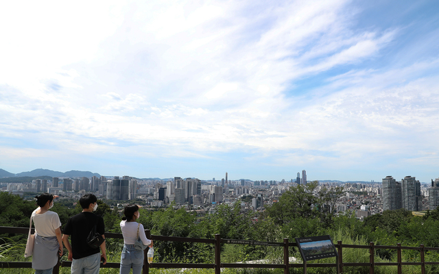Social Distancing Led to CO2 Reduction in Seoul’s Downtown Areas