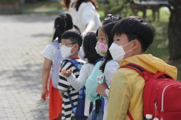 Koreans Eager for Return to Maskless Normal Life; Some, However, Want to Keep Mask-wearing
