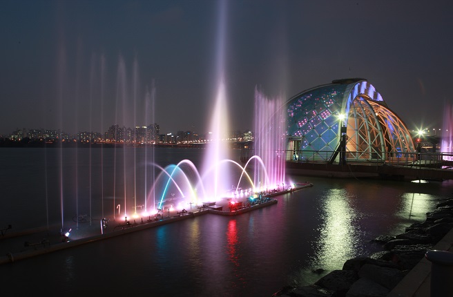 Han River Fountains Flow Once Again as Life in Seoul Returns to Normal