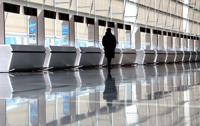 This undated file photo shows vacant windows of a travel agency at Incheon International Airport, west of Seoul. (Yonhap)