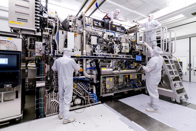 ASML CEO in S. Korea to Discuss Semiconductor Cooperation amid Global Chip Shortage