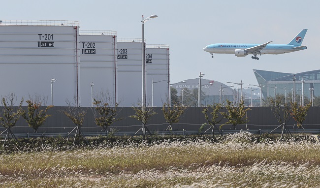 This undated file photo shows a jet fuel depot at Incheon International Airport, west of Seoul. (Yonhap)