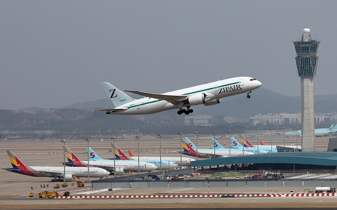 This image shows Incheon International Airport on April 5, 2022. (Yonhap)