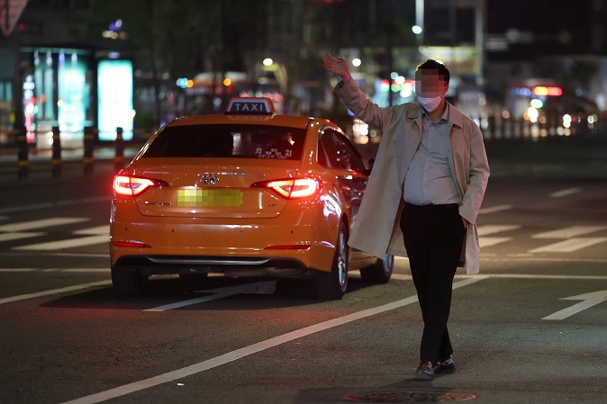 Hailing Taxis in Seoul Harder than Ever Last Year