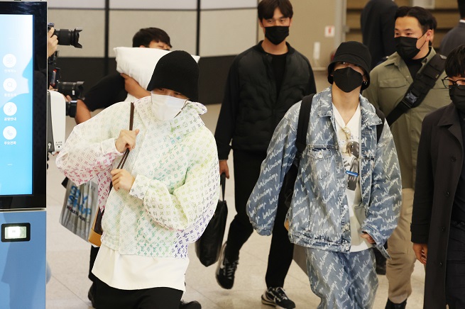 South Korean boy group BTS arrive at Incheon International Airport in Incheon, 40 kilometers west of Seoul, on April 19, 2022, wrapping up its four live concerts in Las Vegas. (Yonhap)
