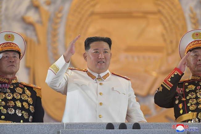 North Korean leader waves during a military parade in Pyongyang on April 25, 2022, in this photo released by the North's official Korean Central News Agency.  (Yonhap)