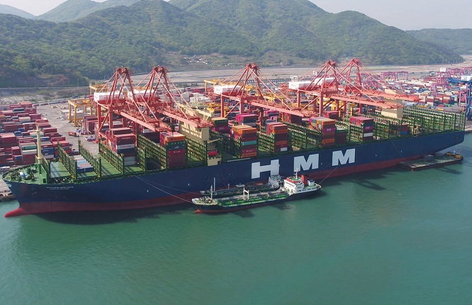 A large container vessel operated by HMM Co. (Yonhap)