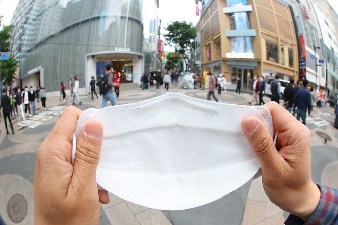 Restrictions Lifted, but S. Koreans Keep Masks On Outdoors