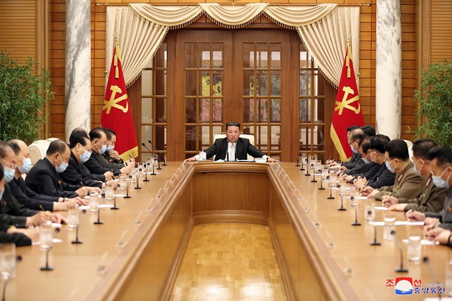 North Korean leader Kim Jong-un (C, rear) presides over a politburo meeting of the Workers' Party at the headquarters of the party's Central Committee in Pyongyang on May 12, 2022, over the discovery on May 8 of the North's first case of the omicron variant of COVID-19, in this photo taken from the website of the North's official Korean Central News Agency. (Yonhap)