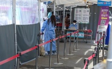 New COVID-19 Cases Around 35,000; Gov’t Weighs Further Easing of Virus Curbs