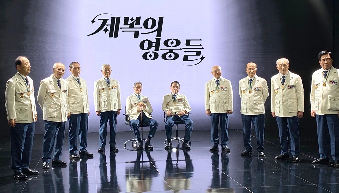Korean War Veterans Turn Models in New Summer Military Uniforms