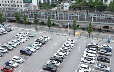 Koreans Leave Their Cars Behind During Commuting Hours as Gas Prices Surge