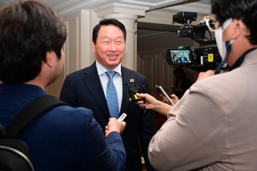 SK Chief Meets Biz Partners in Japan, Discusses Chip, Battery Cooperation