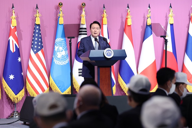 President Yoon Suk-yeol delivers remarks at a luncheon with veterans of the 1950-53 Korean War at the Hotel Shilla in Seoul on June 24, 2022. (Yonhap)