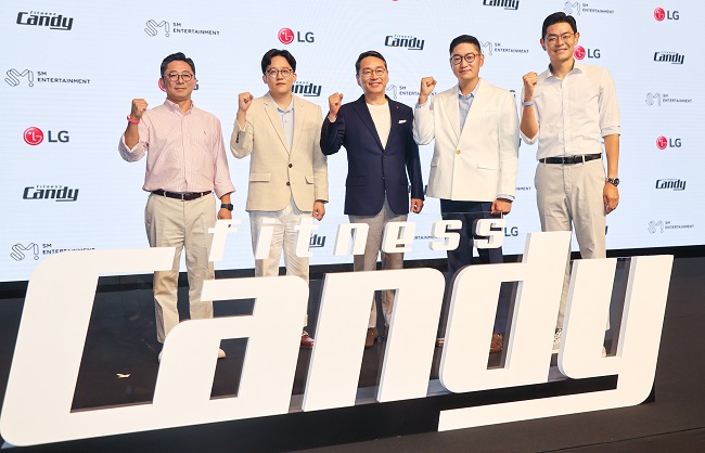 From left, Fitness Candy CEO Shim Woo-taek, SM Entertainment CEO Lee Sung-su, LG Electronics CEO Cho Joo-wan, and Fitness Candy CSO Kim Bee-oh pose for a photo at a news conference at a hotel in Seoul. (Yonhap)