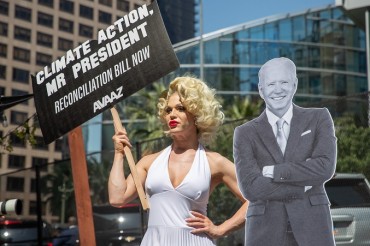 Biden and Trudeau “Called Out” by Drag Queens in Los Angeles: “Keep Your Climate Promises or Lose Your Pride!”