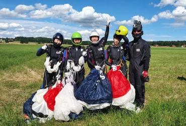 Korean Women Win S. Korea’s 1st Gold at World Military Parachuting Championship