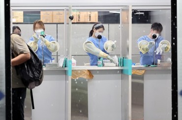 S. Korea’s New COVID-19 Cases Hit Over 40,000 for First Time in 2 Months