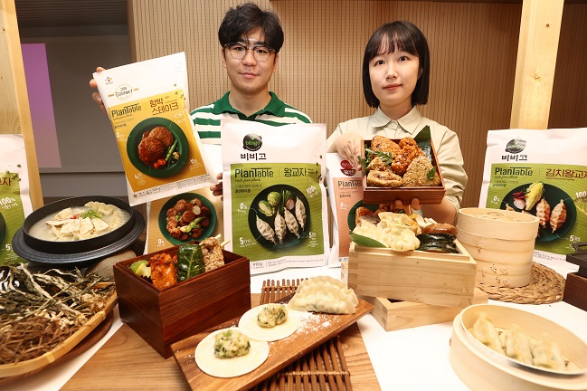 Models pose in front of CJ Cheiljedang's plant-based food brand PlanTable at the company's press conference in central Seoul on July 18, 2022. (Yonhap)