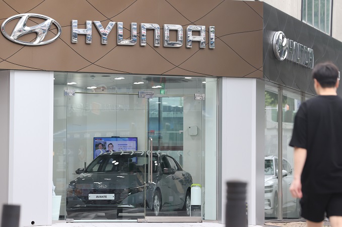 Seen here is a Hyundai Motor Co. shop in Seoul. The carmaker said on July 21, 2022, that it posted a record high second-quarter operating profit of 2.97 trillion won (US$2.26 billion), up 58 percent on-year, with revenue rising 18.7 percent to 35.99 trillion won. (Yonhap)