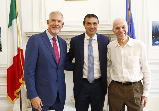 Pictured from left to right, Gerald Kunde, Senior Vice President Government & Institutional Affairs for Ferrero, Italian Consul Fabrizio Di Michele, and George Hirsch, Chairman of the Board of NY Roadrunners (NYRR), at a press conference announcing this year’s Italy Run on Friday, July 15, 2022, in New York City. For the first time since 2019, the Italy Run by Ferrero 4M, a celebration of Italian heritage, will host more than 5,000 runners of all ages in Central Park.