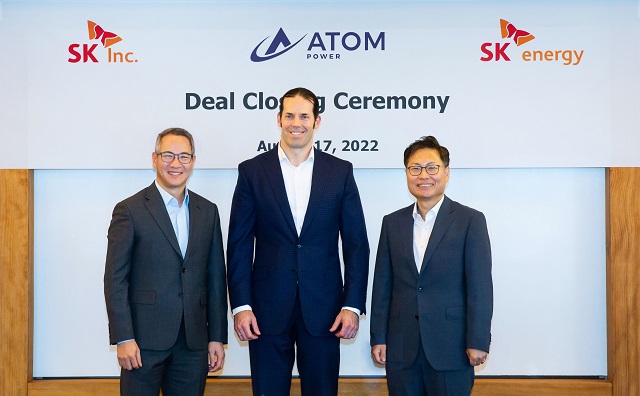 From left to right, Kim Moo-hwan, vice president and head of SK's Green Investment Center and Ryan Kennedy, Atom Power CEO, pose for photo with Kang Dong-soo, head of SK Energy's S&P promotion team, at the deal-closing ceremony for SK's takeover of Atom Power Inc., a U.S. energy solutions company, in this photo provided by SK Inc. on Aug. 18, 2022.