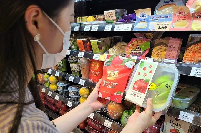 Sales of Pre-cut Fruits Up Sharply at Convenience Stores