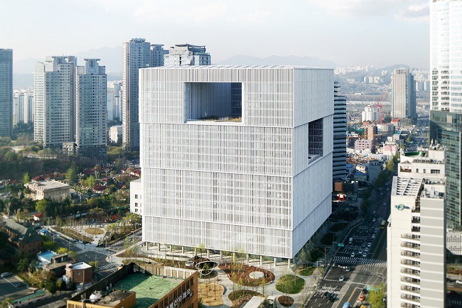 This undated file photo provided by AmorePacific Corp. shows its headquarters in central Seoul. (Yonhap)