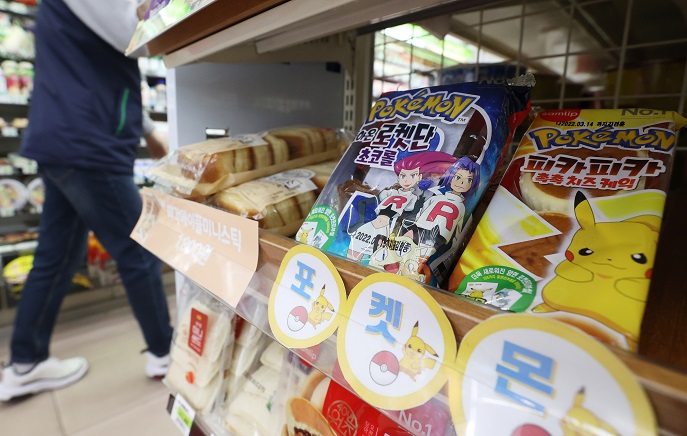 Pokemon-themed bread, produced by SPC Aamlip, is displayed on the shelves of a convenience store in this undated photo. (Yonhap)