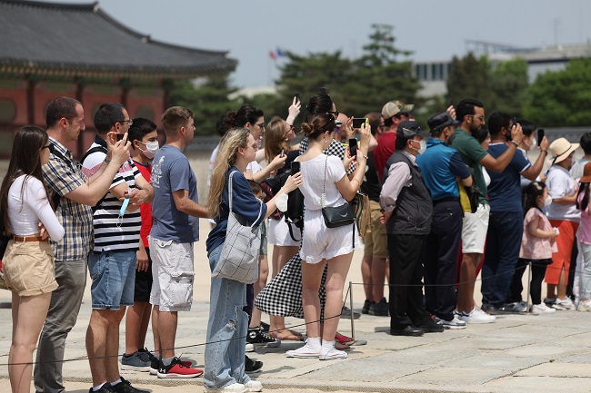 Number of Foreign Tourists to South Korea Triples