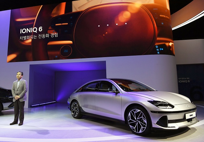 The Ioniq 6, a new electric sedan of Hyundai Motor Co., is unveiled at the Busan International Motor Show 2022 at BEXCO in the country's largest port city on July 14, 2022. Hyundai and five other carmakers -- Kia, Genesis, BMW, MINI and Rolls Royce -- attended the event. (Yonhap)