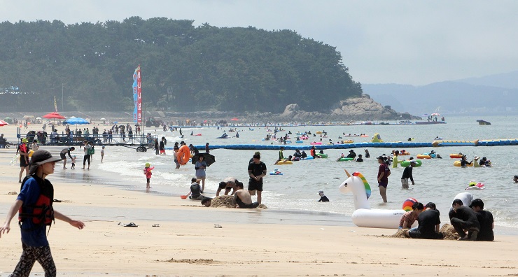 Daecheon Beach Becomes This Summer’s Most Popular Vacation Spot