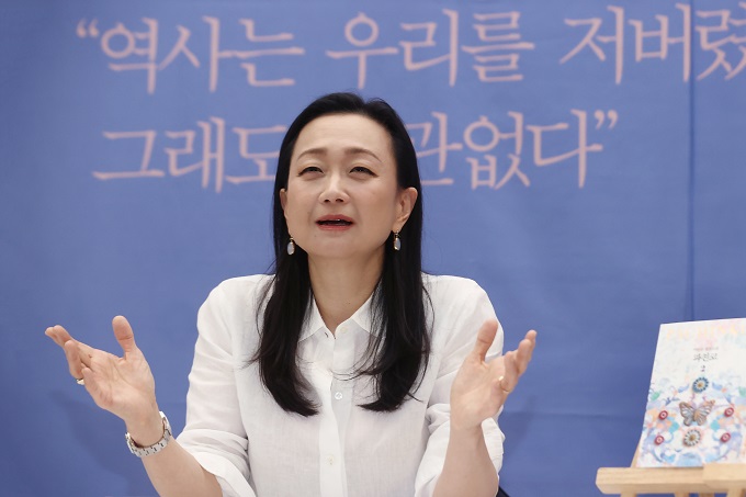 Min Jin Lee, author of the novel "Pachinko," speaks during a press conference in Seoul on Aug. 8, 2022. (Yonhap)