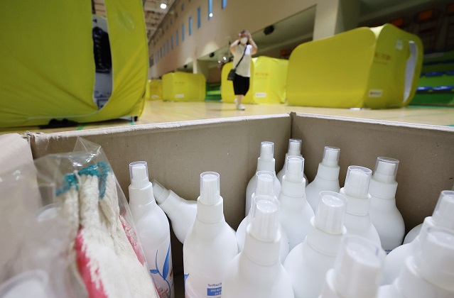 This photo taken on Aug. 14, 2022, shows disinfectants in a complex gymnasium in Sadang, southern Seoul, amid the spread of an omicron subvariant. (Yonhap)