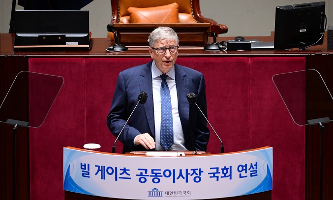 Microsoft co-founder Bill Gates gives a speech at the National Assembly in Seoul on Aug. 16, 2022. (Pool photo) (Yonhap)