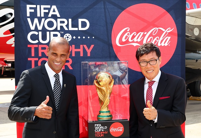 FIFA World Cup Trophy Unveiled in Seoul on Global Tour