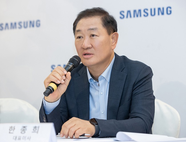 Samsung Electronics Vice Chairman Han Jong-hee speaks during a press conference at IFA 2022 in Berlin on Sept. 1, 2022, in this photo provided by the company. 