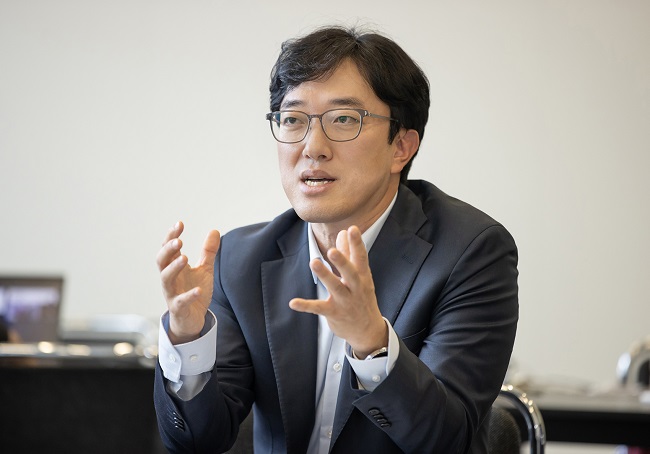 Dr. Choi Won-joon, head of the flagship product R&D team at Samsung's Mobile experience division, speaks during a press briefing in Berlin on the sidelines of Europe's biggest tech show, IFA 2022, in this photo provided by the company.