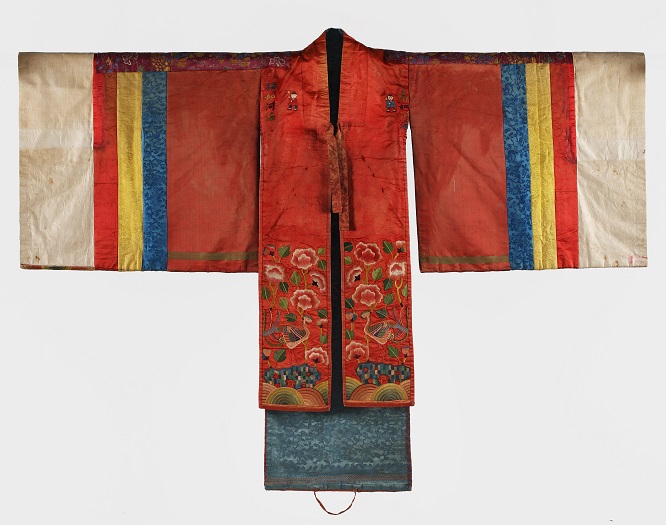 This image provided by the Los Angeles County Museum of Art (LACMA) shows traditional Korean ceremonial clothing from Joseon Dynasty (1392-1910) in its possession.