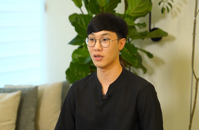 This file photo shows Daehwa Rayer Lee, founder and CEO of South Korean veterinary telehealth startup Dr.Tail, speaking during an interview with Yonhap News Agency at his office in southern Seoul on Aug. 24, 2022. (Yonhap)