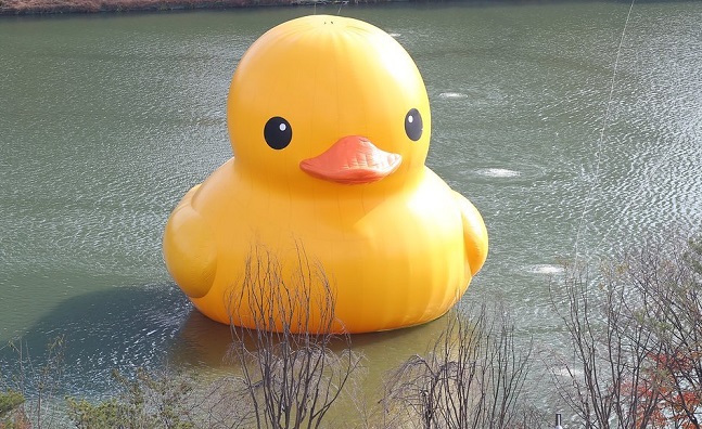 Giant Rubber Duck Returns to South Korea