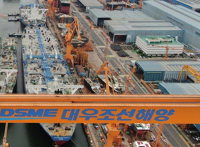 Work is under way to launch a 300,000-ton very large crude oil carrier (VLCC), built by Daewoo Shipbuilding & Marine Engineering Co., into water at a shipyard on Geoje Island, about 400 kilometers south of Seoul, in this photo provided by DSME on July 23, 2022.