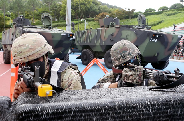 South Korean and U.S. troops engage in the Ulchi Freedom Shield exercise in the southeastern port city of Busan on Aug. 29, 2022. (Yonhap)