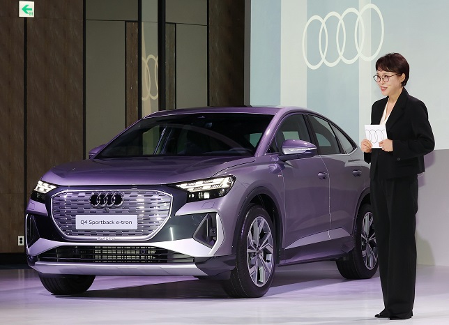 In this file photo, Audi Korea's Executive Director Lim Hyun-ki gives a briefing on the planned launch of the Q4 e-tron 40 SUV and its sportback version later this month at a press conference held at the Four Seasons Hotel Seoul in central Seoul on Sept. 5, 2022. (Yonhap)