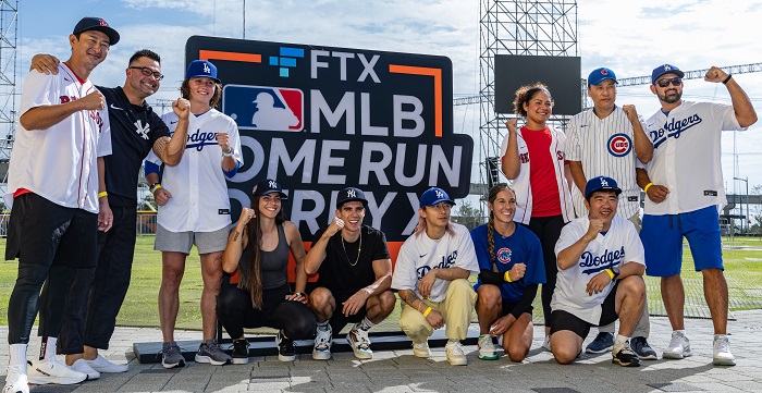 Participants of the "FTX MLB Home Run Derby X" pose for a group photo at Paradise City Hotel in Incheon, about 30 kilometers west of Seoul, on Sept. 16, 2022. From left: ex-Korea Baseball Organization player Park Yong-taik, former major leaguer Nick Swisher, U.S. baseball player Ashton Lansdell, U.S. softball player Erika Piancastelli, ex-Mexican gymnast Daniel Corral, South Korean short track speed skater Kwak Yoon-gy, U.S. softball player, Alex Hugo, ex-KBO player Jeong Keun-woo, U.S. softball player Jocelyn Alo, ex-KBO player Lee Seung-yuop and former major leaguer Adrian Gonzalez. (Yonhap)
