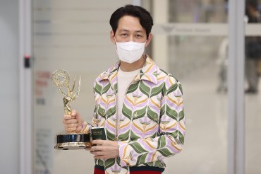 Emmy-winning Lee Jung-jae Returns Home to Hero’s Welcome