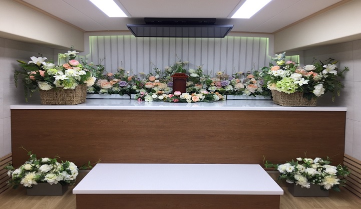 The buses will be furnished with a boarding space for visitors, a low-temperature mortuary refrigerator, and a temporary funeral parlor.   (image: Ministry of Health and Welfare)